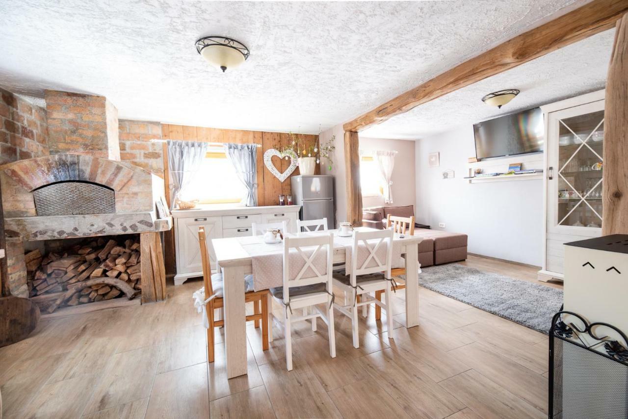 Guest House Pr' Cut Zirovnica Exteriér fotografie